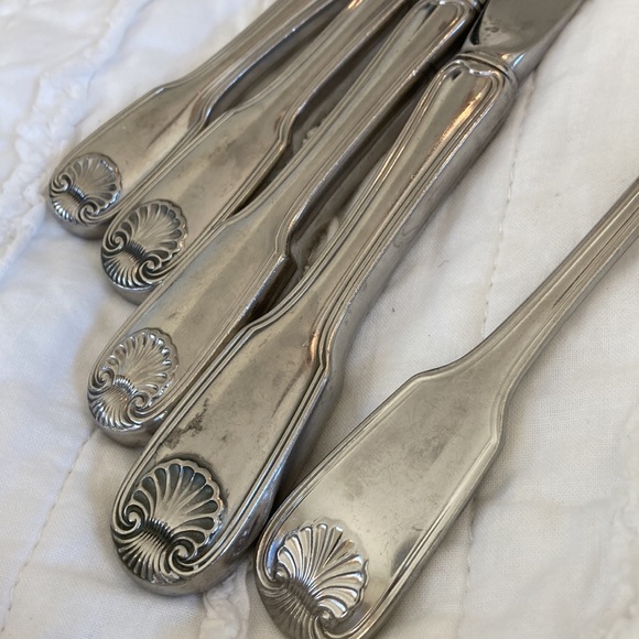 Reed & Barton 18/10 colonial shell pattern heavy stainless. Quality flatware - Picture 6 of 7